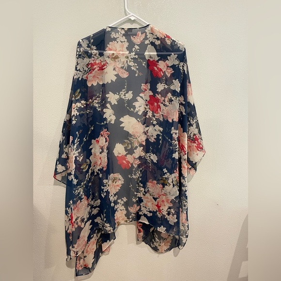 Cotton Candy Navy and Pink Floral Top - Picture 4 of 4